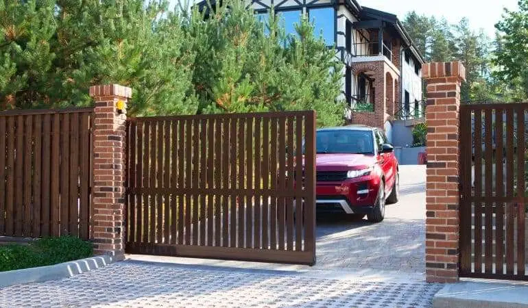 Откатные ворота в Барановичах Откатные ворота в Барановичах